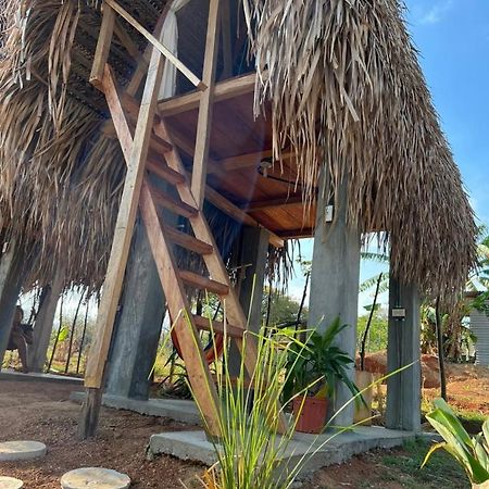 Sasy Tipis Hotel Santa Catalina Kültér fotó